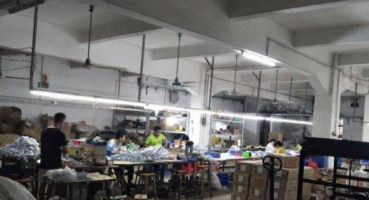 凤岗油甘埔设备，注塑，加工厂房出租 靠近路边 价格便宜