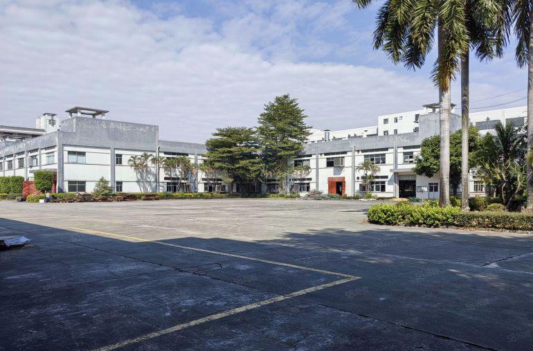 南城天安数码城附近原房东独院厂房低价出租2500平方，可分租