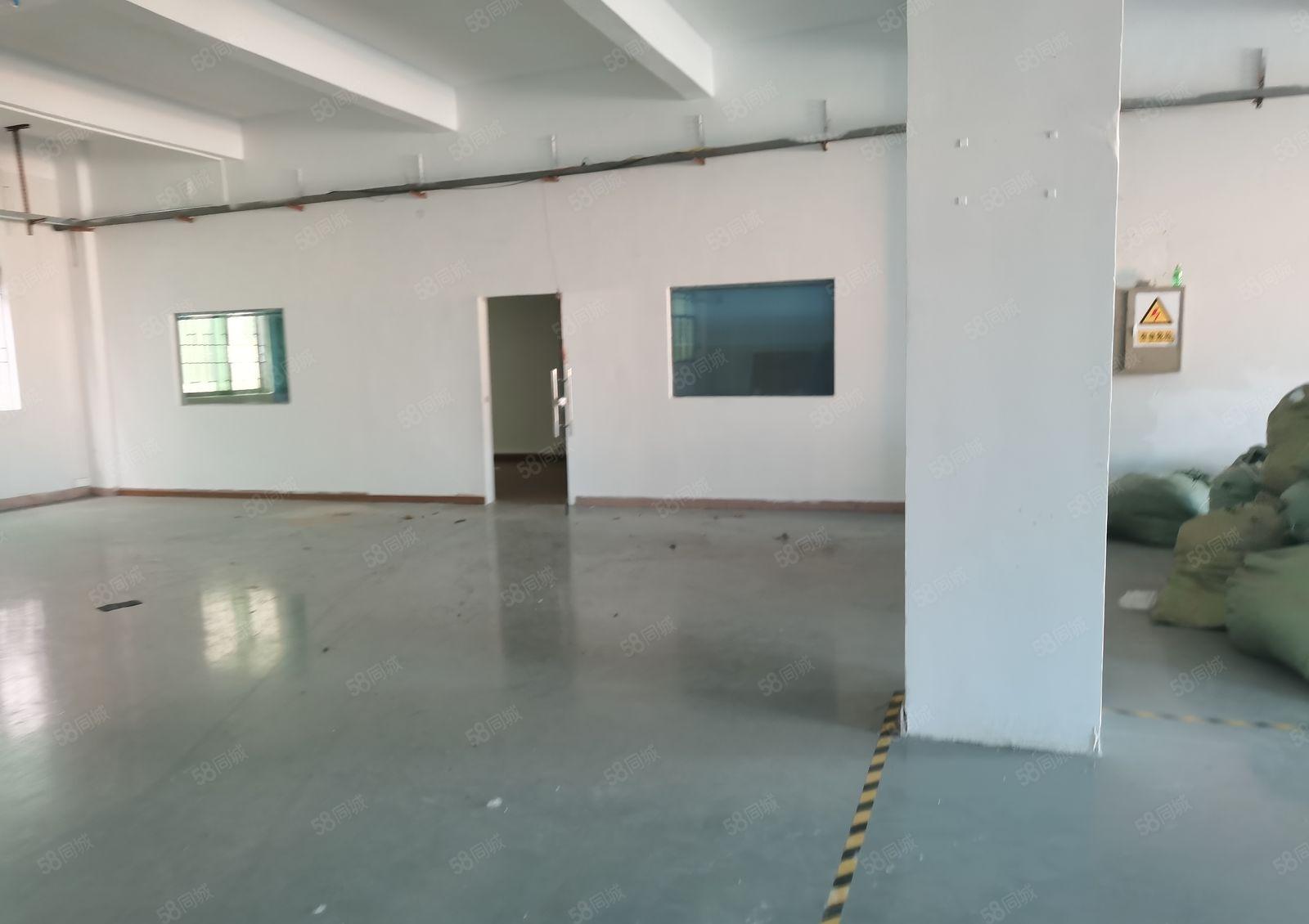 南城天安数码城附近小面积厂房420平，交通便利，环境好！