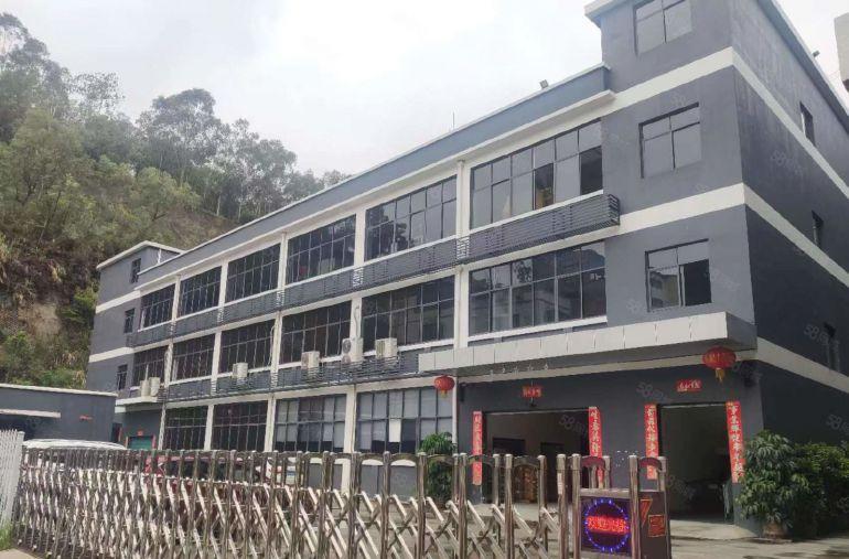 南城车站新空厂房一楼1180平，带地坪漆，现成装修，超大空地