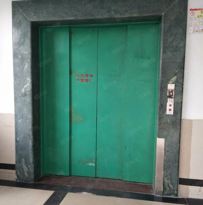 南城唯一个带3吨货梯的 办公室 贸易场地，小面积可分200平