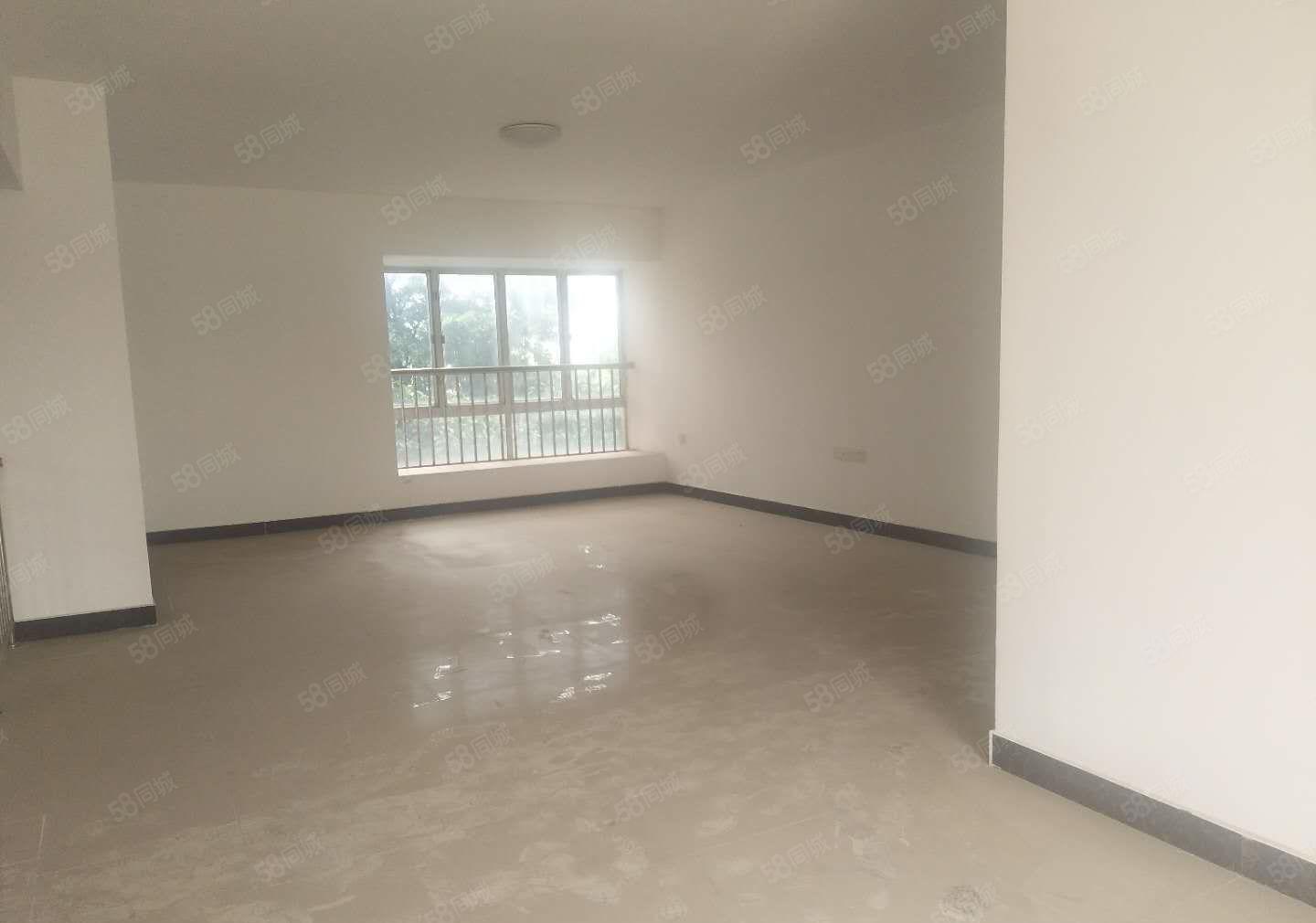 南城唯一个带3吨货梯的 办公室 贸易场地，小面积可分200平