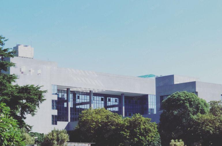 南城 蛤地 独院厂房 分租整层2000平方.现成装修