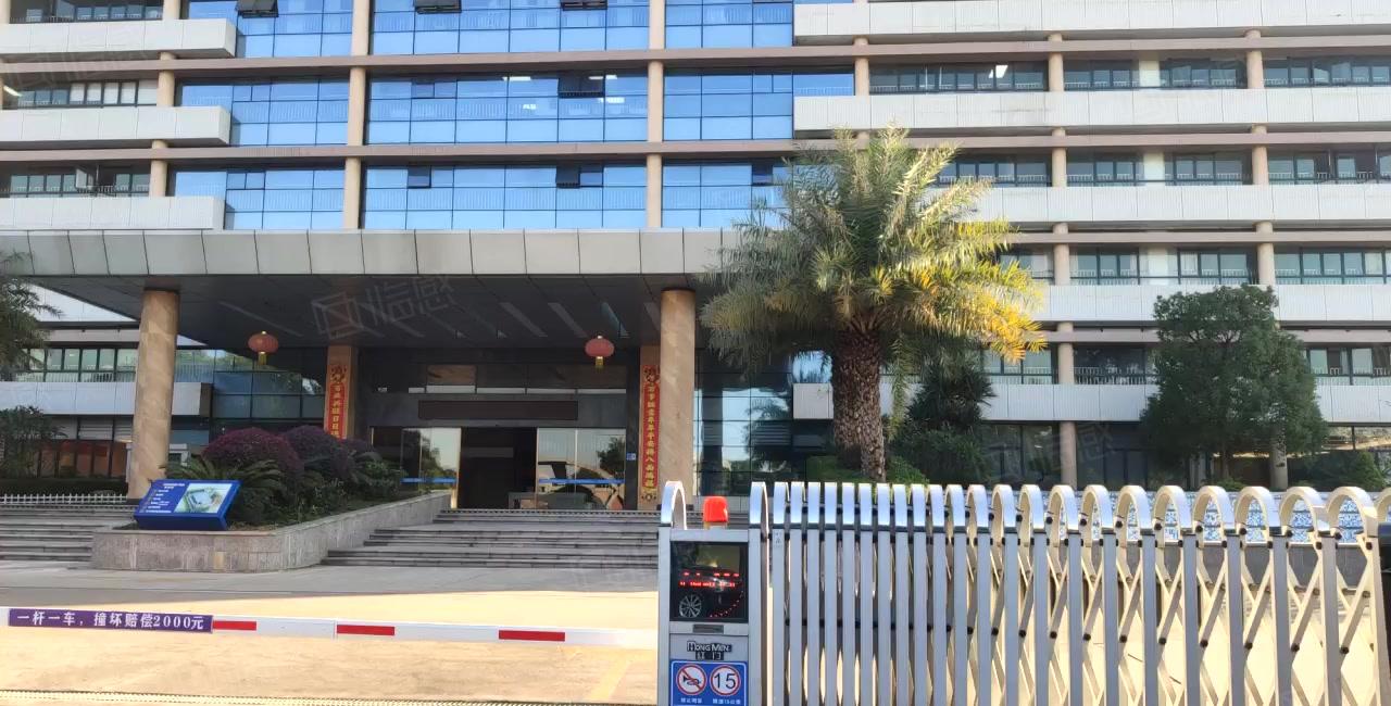 南城西平超低价研发厂房二三楼2600平方出租，现成精装修！