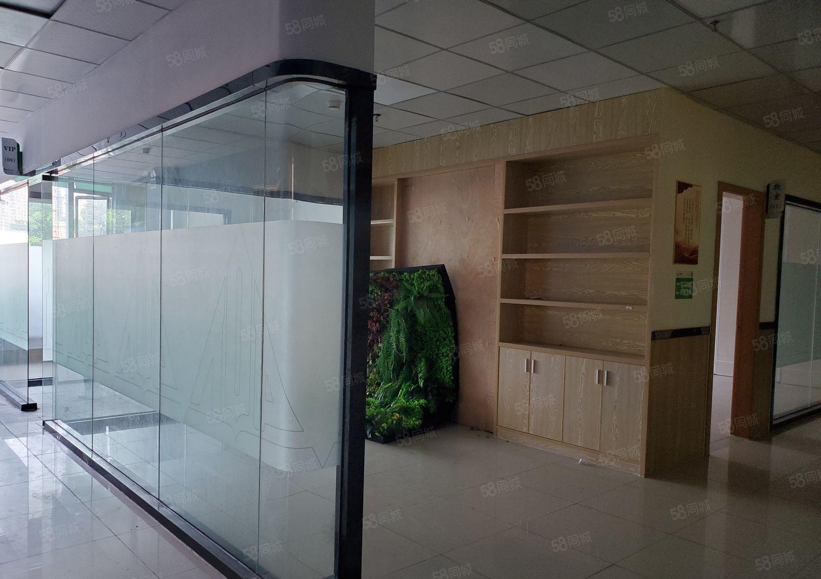 南城雅园附近办公室800平方，现成装修水电，，可分租