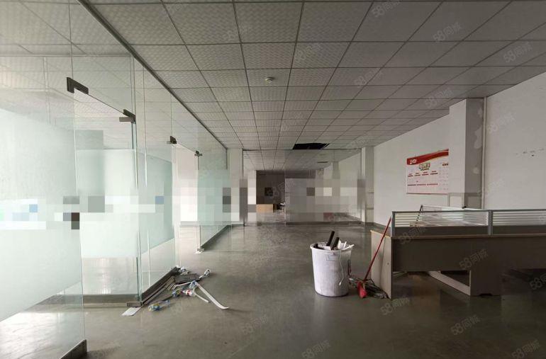 东城高速出口二楼厂房900平方，现成办公室精装修，拎包生产