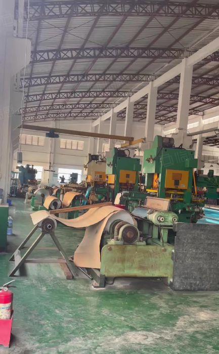 东城峡口单一层8500平，带行车，办公室1000平，超大空地