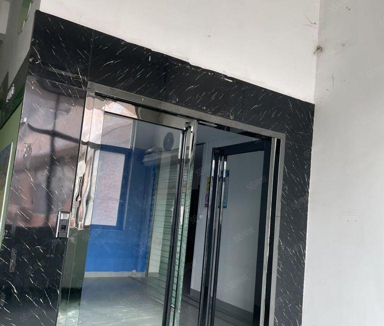 东城石井原房东厂房800平，价格实惠，水电齐全，带装修