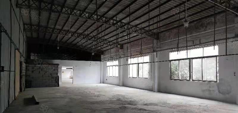 东城主山低价厂房出租900平方空地大中间没柱子带办公室