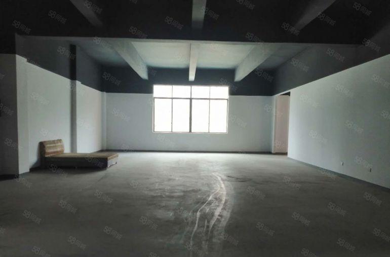 低价厂房出租！东城桑园大马路旁二楼830平，带办公室地坪漆