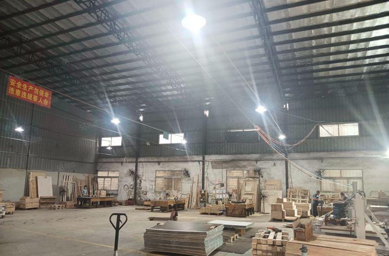 东城单一层独门独院厂房出租5000方，滴水8米，水电齐全。