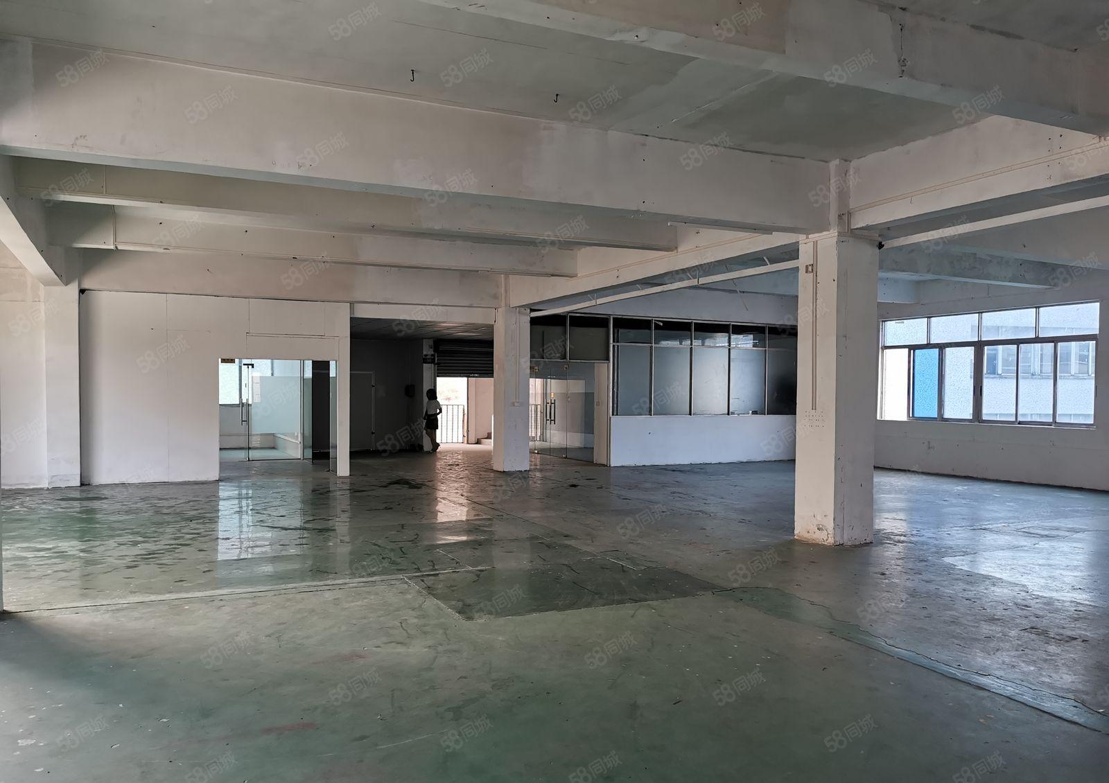 牛山园区三楼650方低价出租，现成办公室，空地大