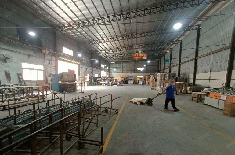 东城下桥2000平钢构厂房出租，进出方便可以分租