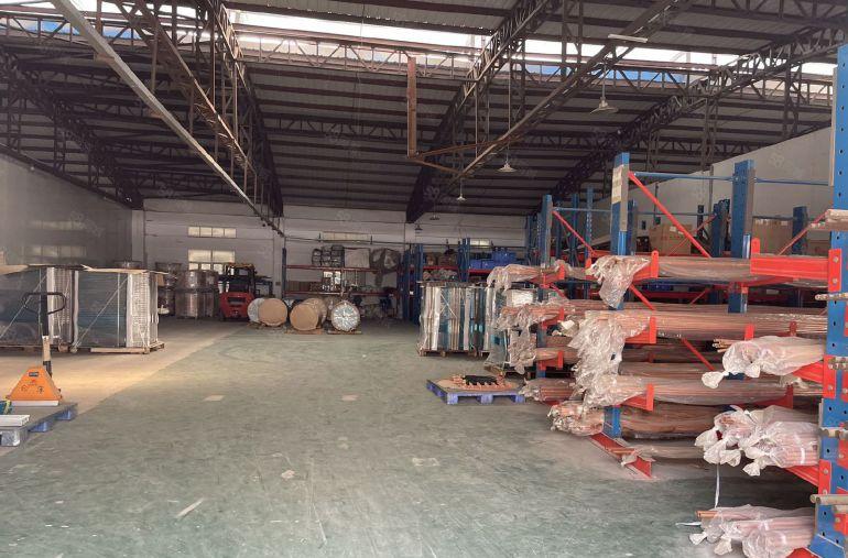 东城峡口单一层8500平，带行车，办公室1000平，超大空地