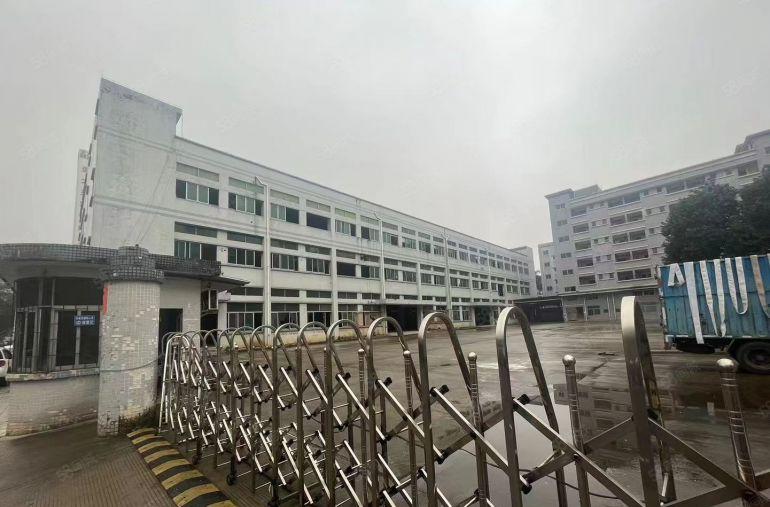 厂房位于东城成熟工业区，交通便利，易招工。空地超大。