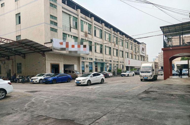 东城靠近茶山和寮步厂房出租3600方，现成装修办公室，大小可