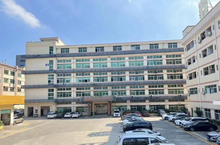 靠高速路口附近独院厂房出租，形象好空地大大小车随意进出