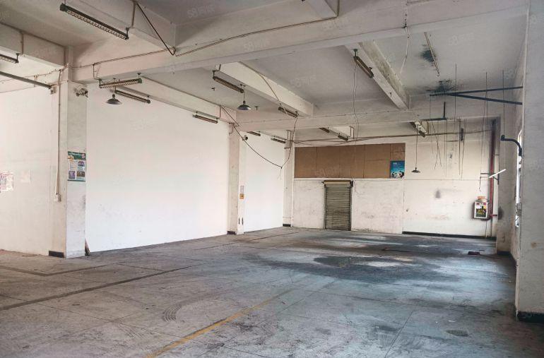 东城周屋厂房出租一楼2000方，空地超大，适合各种行业。