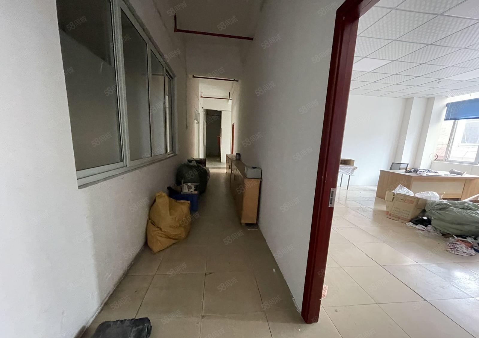 镇口新出楼上600平厂房招租，全新装修，适合电商，小加工等