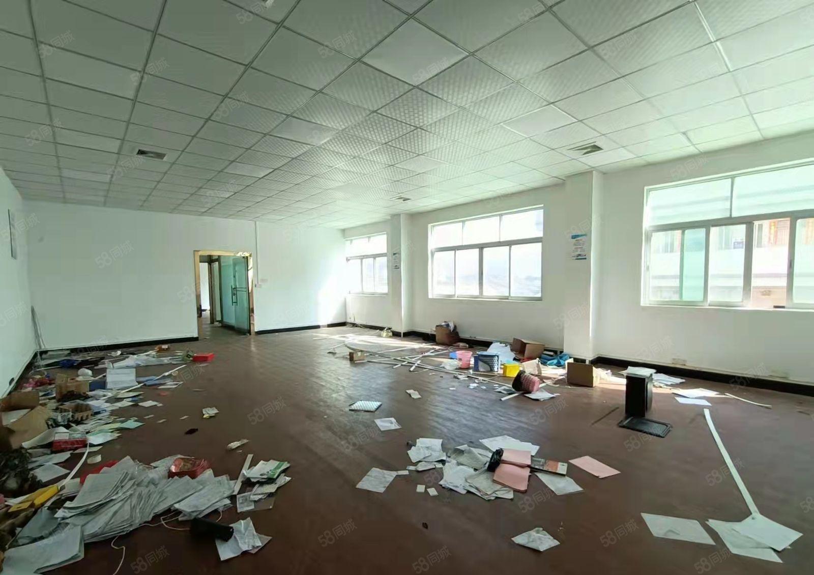 怀德独门独院8400平方厂房出租一楼6.5米高 形象好空地大