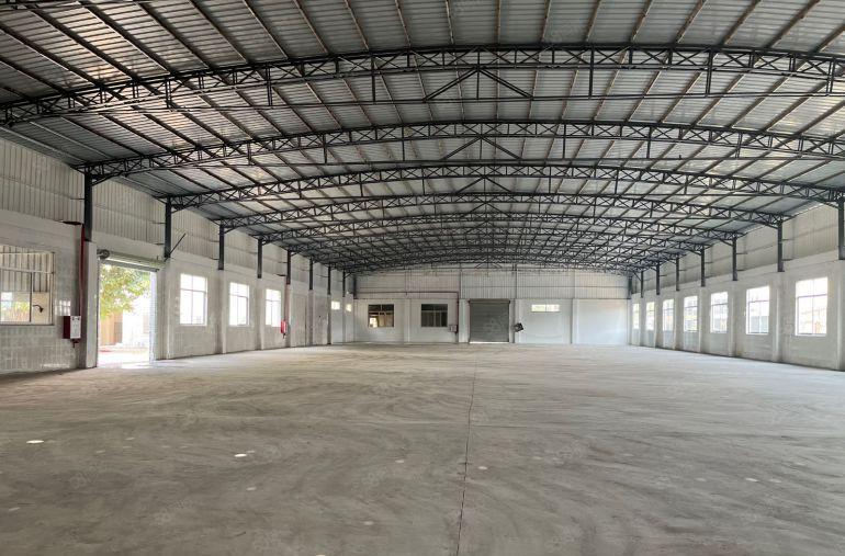 单一层独门独院带有独立办公楼4500方靠近山边