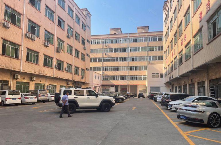 镇口新出楼上一层带有办公室精装修