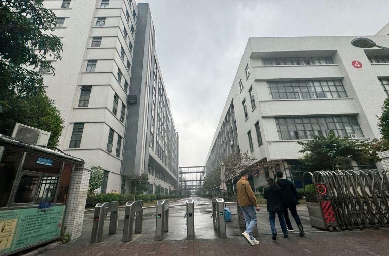 虎门花园式超大空地上市公司形象红本重工业带消防喷墨厂房