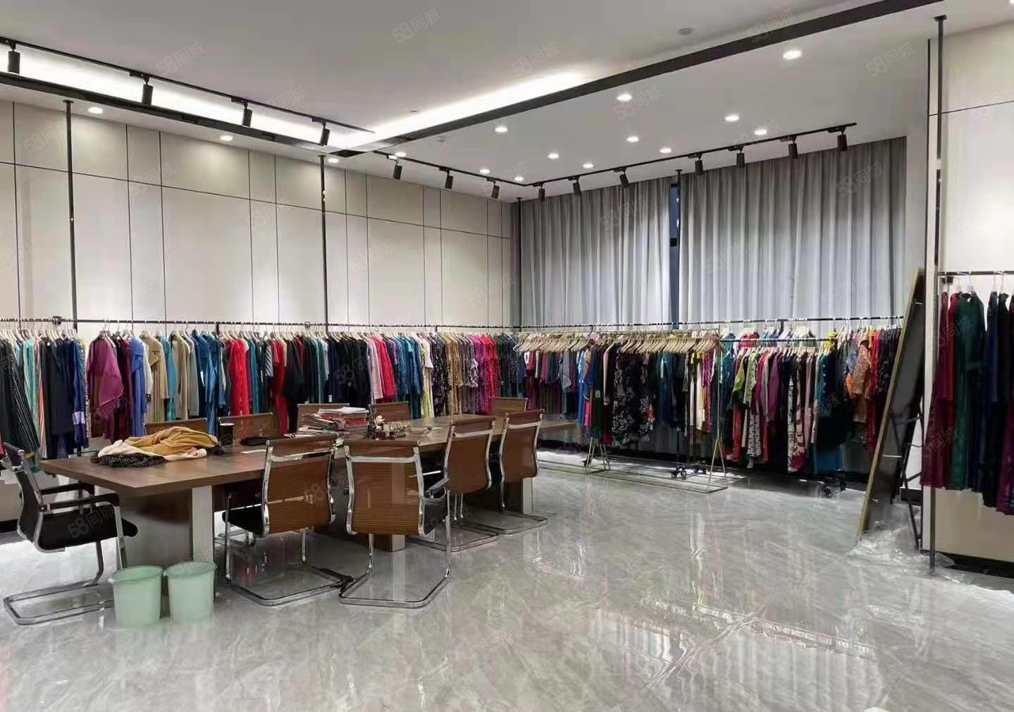 消息龙眼现成制衣厂3960平，有意者请联系我，谢谢！