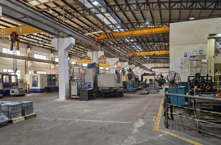 东莞市虎门钢构5000方，滴水9米，现成行车，无转让费可分租