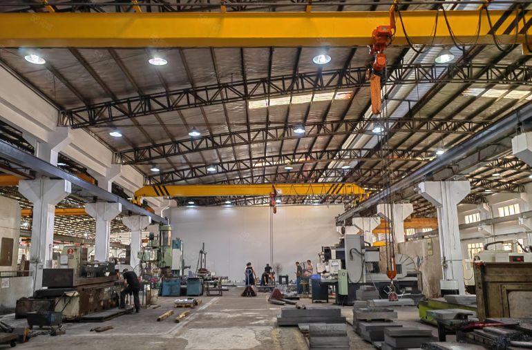 东莞市虎门钢构5000方，滴水9米，现成行车，无转让费可分租