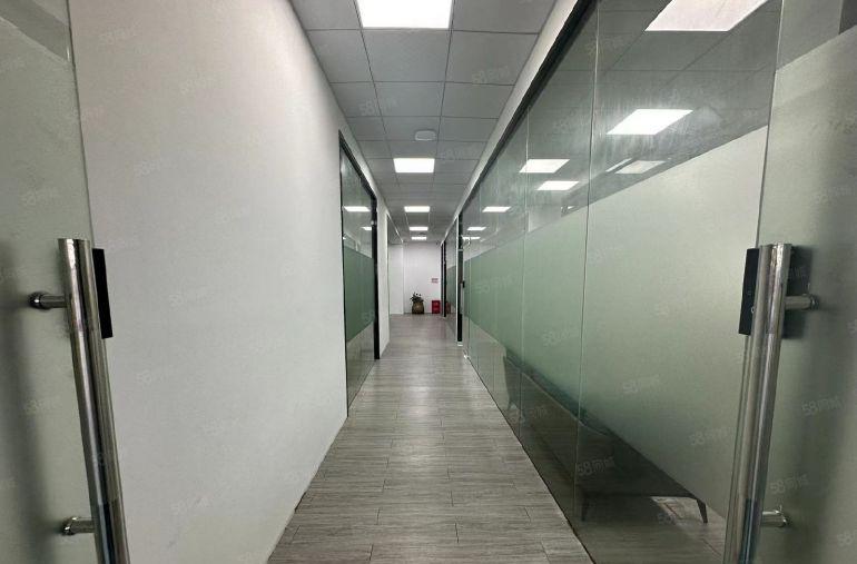 虎门服装中心地段！园区8000平方厂房出租，现成装修水电齐全