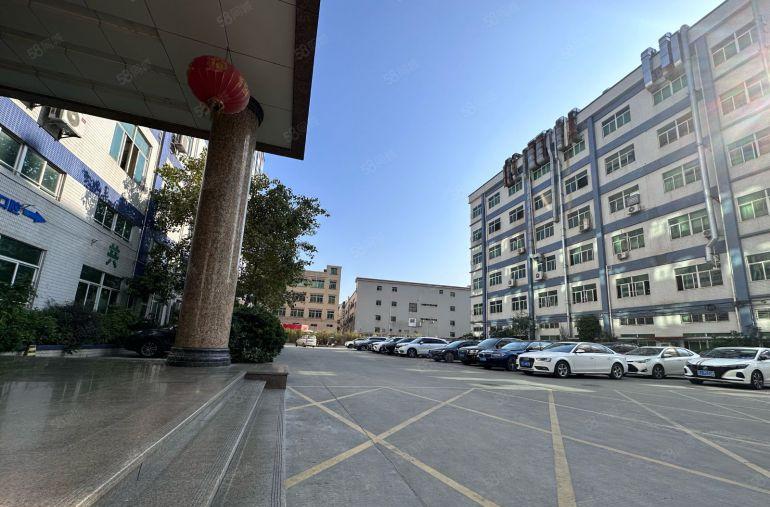 虎门环莞快速附近原房东2000平三吨货梯精装修地坪漆