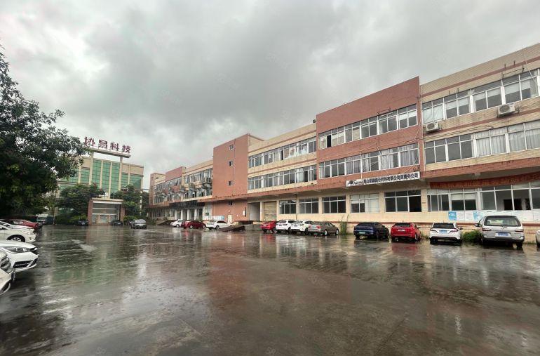 虎门万达旁独院厂房可分租带卸货平台，空地可以停50台大物流车