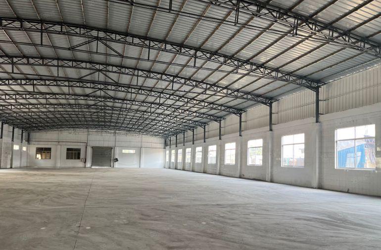 单一层独门独院带有独立办公楼4500方靠近山边