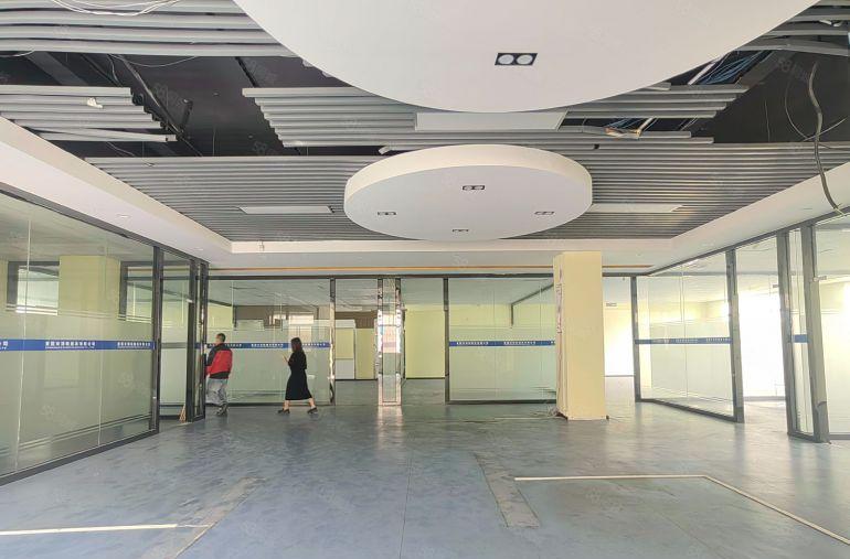 虎门豪华精装修全新地坪漆现成办公室装修适合五金电子半导体等行