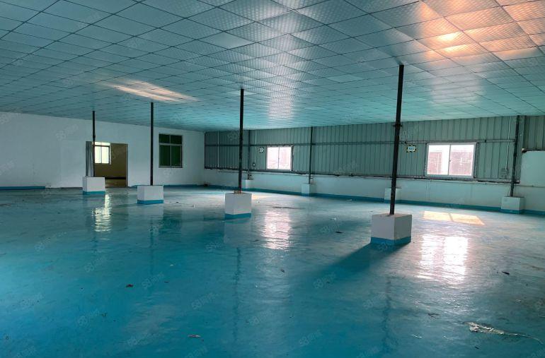 小面积经典小独院2400方带有精装修价格只要15元合同期限长