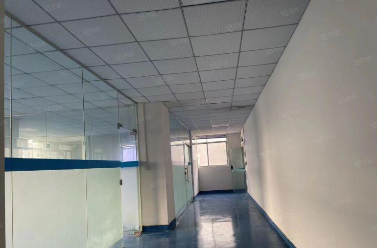 长安靠近深圳楼上750平厂房带装修办公室，全新地坪漆，可环评