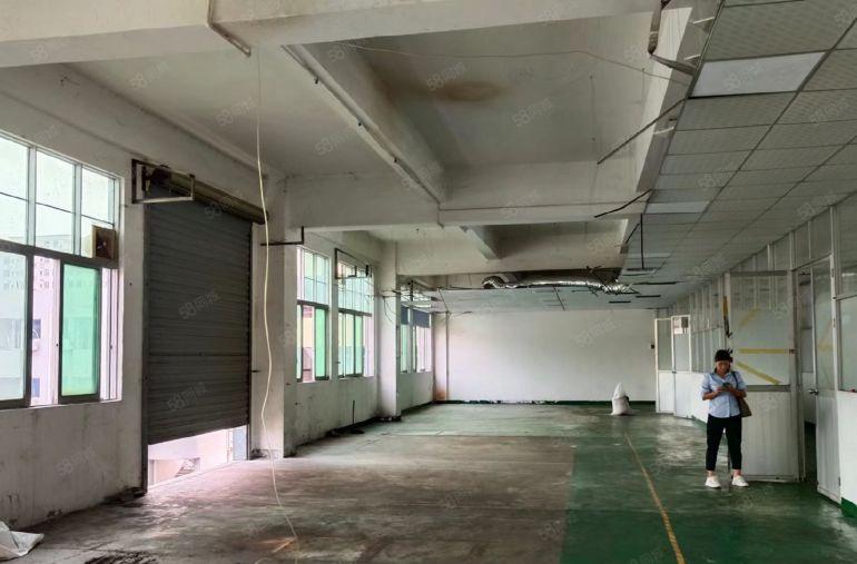 乌沙新出二楼1700平低价厂房出租，不限电，合同期限长