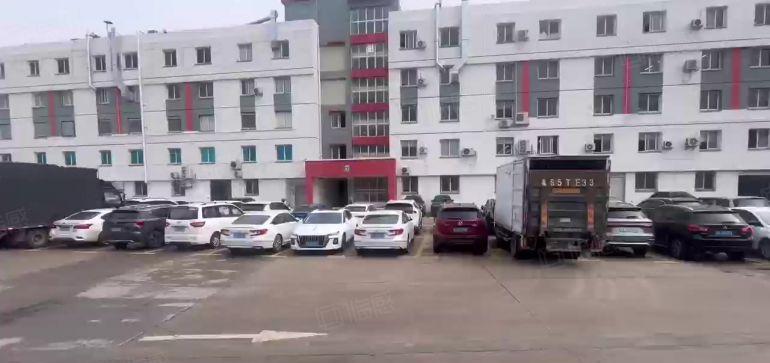 （带阁楼办公室）长安沙头一楼钢构420平厂房出租，高度8米！