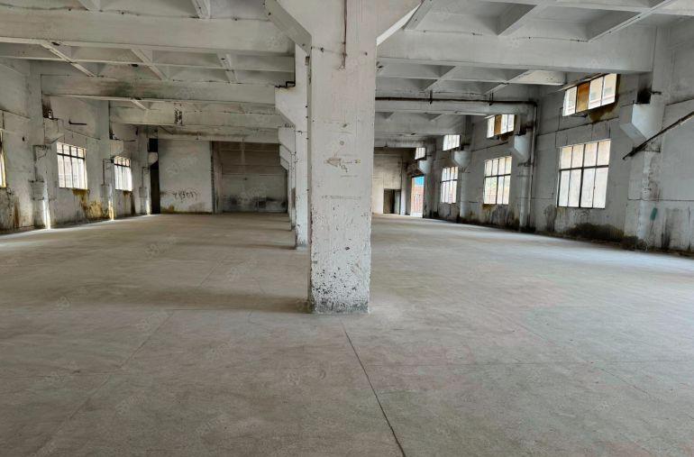 长安原房东独门独院厂房出租，形象好靠近深圳，工业用地可办环评