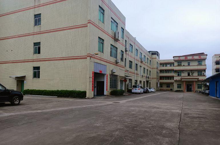 长安镇宵边小独院，总面积6000平方，厂房三层4500平方