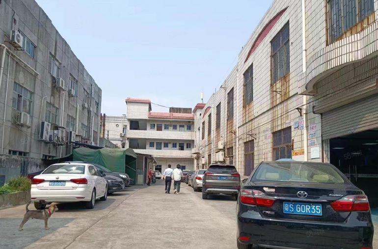 原房东 长安厦边2楼900平厂房出租，水电齐全 可分租