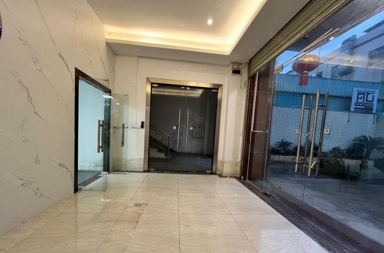 长安沙头一楼1000平 楼上1000平厂房出租 可分租 高速