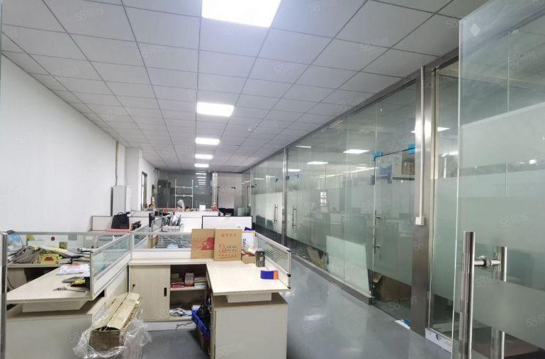 长安镇新出楼上2000平方左右，大小可分租现成装修办公室