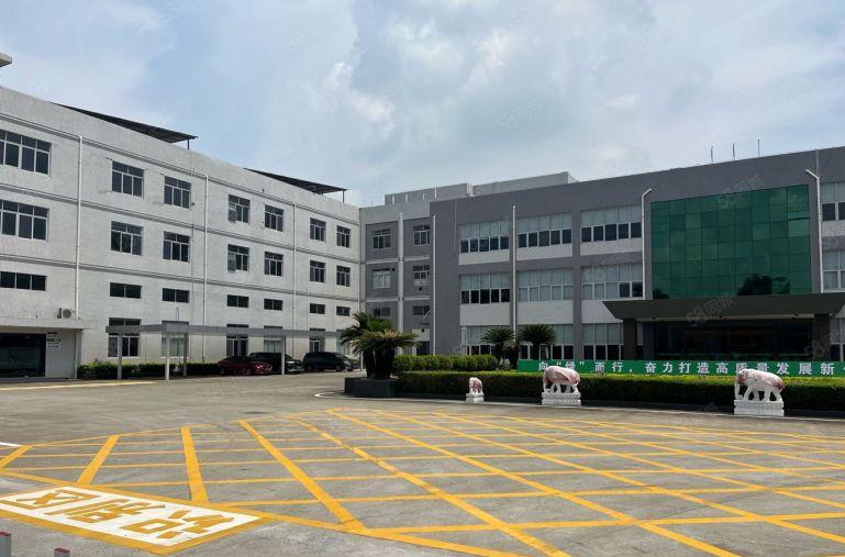 长安靠深圳原房东带精装修厂房出租一到三楼各760 平米可分租