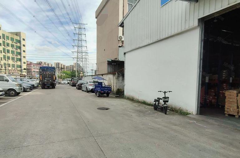 长安镇宵边工业区近107主干道新出单一层9米高钢构厂房出租