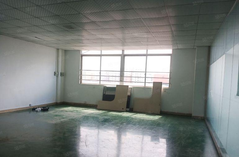 厦边沿江高速出口新出一整层1000平方精装修，低价厂房招租