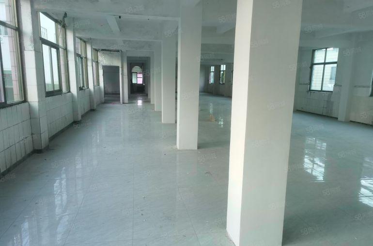 0.4元东莞长安厂房出租600平100平起租全新地坪漆