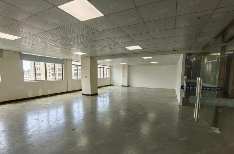 临近358省道 霄边空出原房东楼上500平低价厂房出租