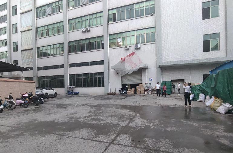 长安新出标准一楼，现成办公室，水电齐全，四部行车，可办环评